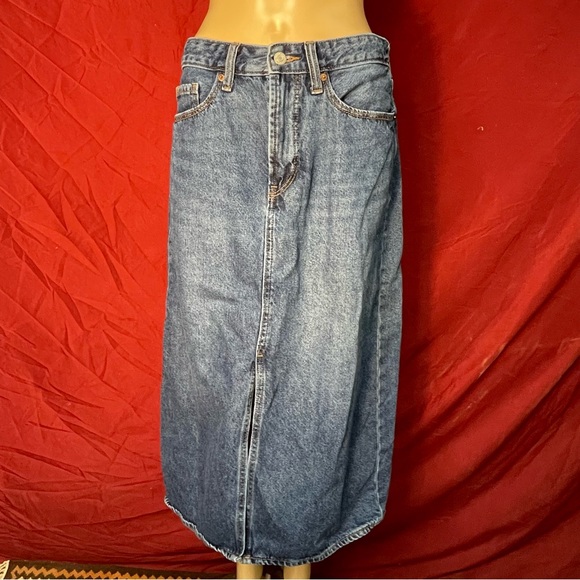 Old Navy High Rise Secret-Smooth Pockets Denim Skirt Medium Wash Modest Size 8 - Picture 1 of 6